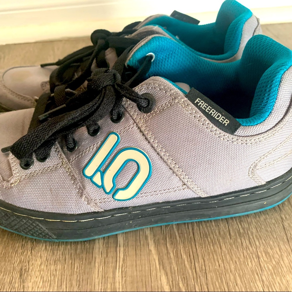 Womens sz 6.5 FIVE TEN Freerider biking shoes. Used. Gray with turquoise trim